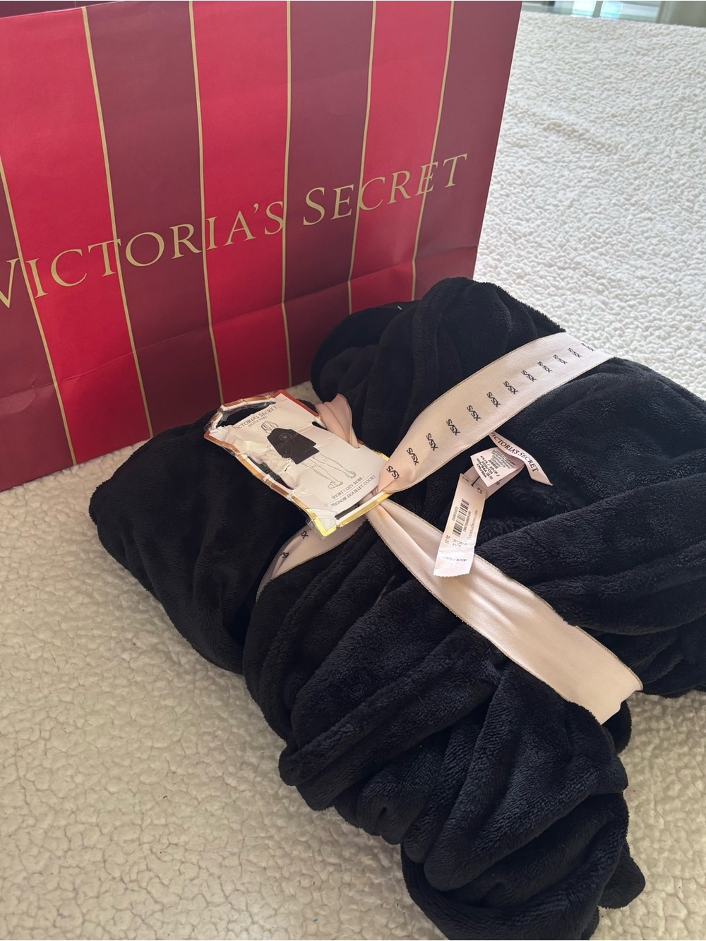 NWT Victoria's Secret Cozy Plush Robe Black Pink Logo XS/S Cozy Core loungewear